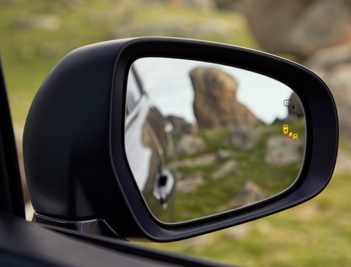 Suzuki S-CROSS folding heated door mirrors