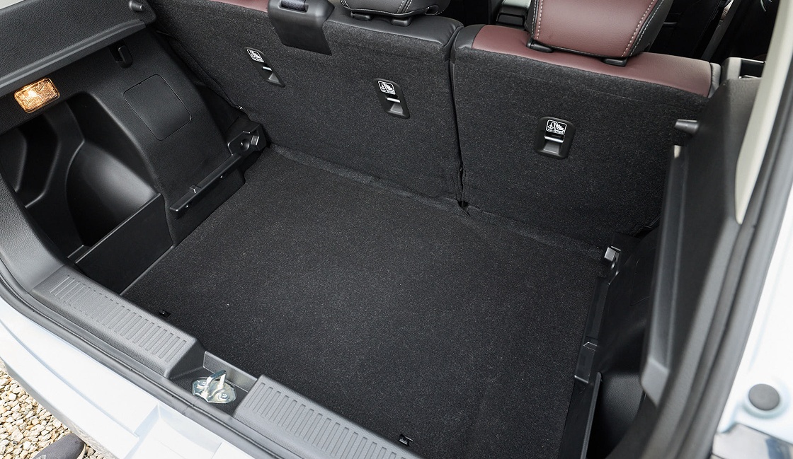 304L luggage space